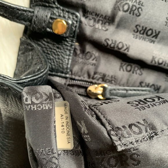 Michael Kors pebbled leather purse - Picture 5 of 7